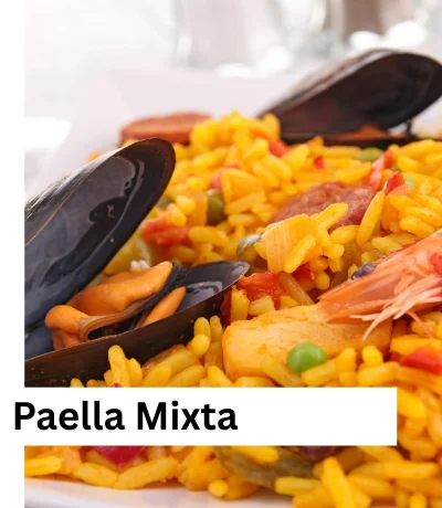 Paella Mixta mit Fleisch und Meeresfrüchten
