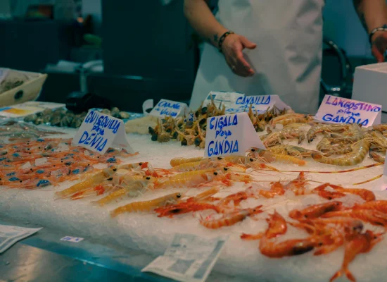 Frische Meeresfrüchte in der Markthalle Denia